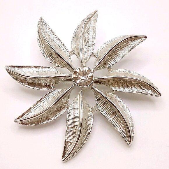 Vintage Gerrys Brooch Flower Design Silver Tone Crystal Center Lapel Pin - Picture 1 of 6